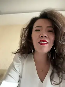 Snapshot of anna_yngs chatting on June 7, 3:54 am anna yngs online show from June 7, 3:54 am