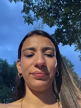 -juicy  online show from November 7, 10:32 pm