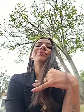 -juicy  online show from February 8, 9:29 pm