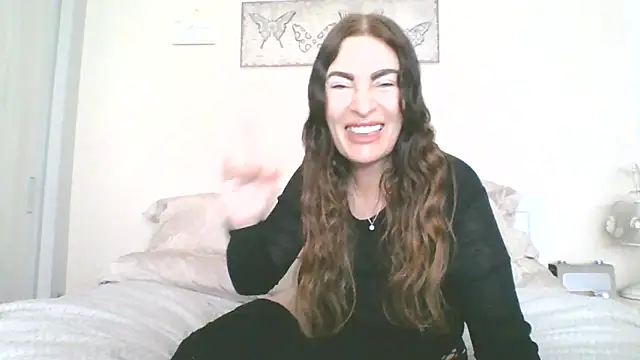 Snapshot of EllaKent chatting on May 16, 1:43 pm EllaKent online show from May 16, 1:43 pm