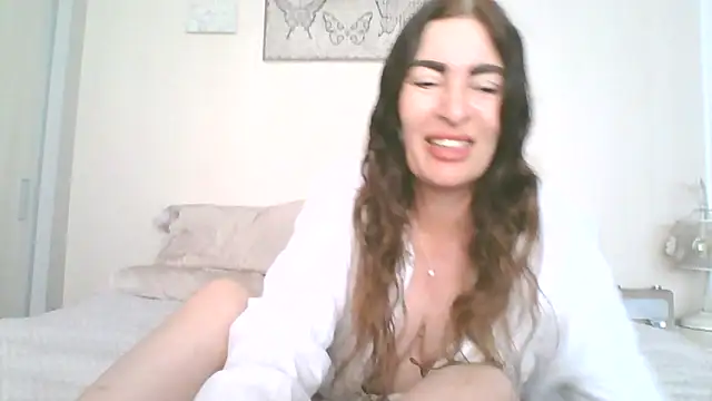 Snapshot of EllaKent chatting on May 23, 9:13 am EllaKent online show from May 23, 9:13 am