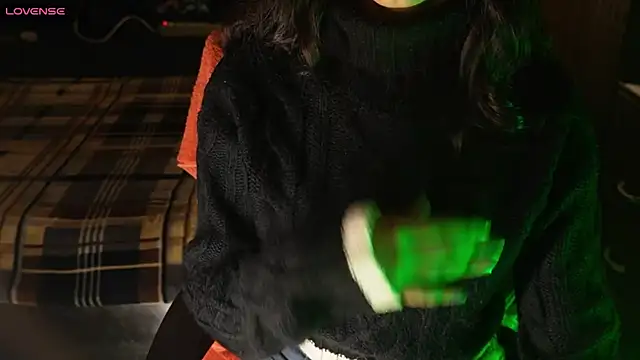 Snapshot of NidhiChandra chatting on December 22, 12:13 pm NidhiChandra online show from December 22, 12:13 pm