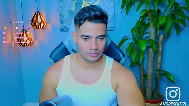 Snapshot of AndresR3 chatting on September 20, 2:45 am AndresR3 online show from September 20, 2:45 am