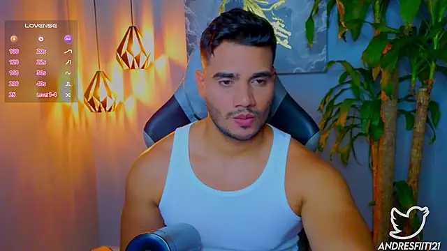 Snapshot of AndresR3 chatting on October 7, 1:03 am AndresR3 online show from October 7, 1:03 am