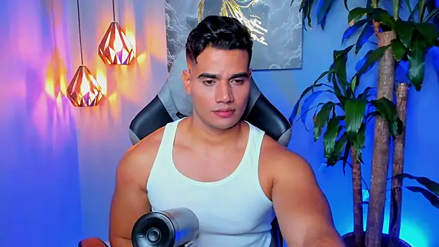 Snapshot of AndresR3 chatting on November 10, 12:42 am AndresR3 online show from November 10, 12:42 am