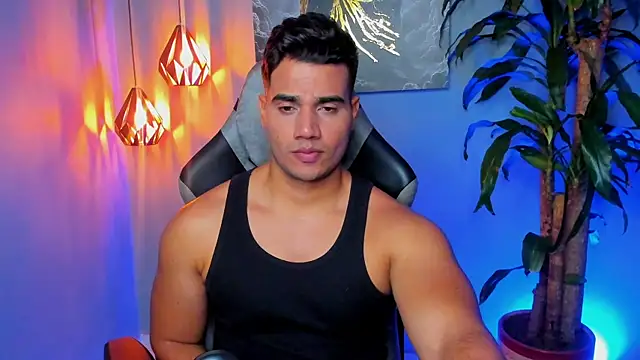 Snapshot of AndresR3 chatting on November 15, 6:55 am AndresR3 online show from November 15, 6:55 am