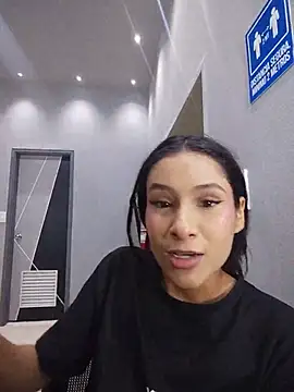 Snapshot of TharaMills chatting on July 15, 3:23 am TharaMills online show from July 15, 3:23 am