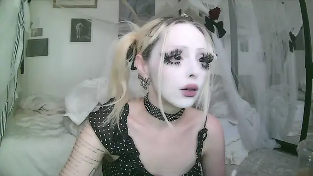 bl0odsyring3 online show from April 19, 7:27 pm