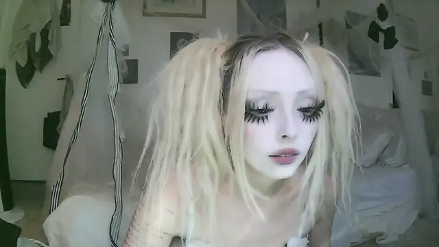 bl0odsyring3 online show from April 20, 6:53 pm