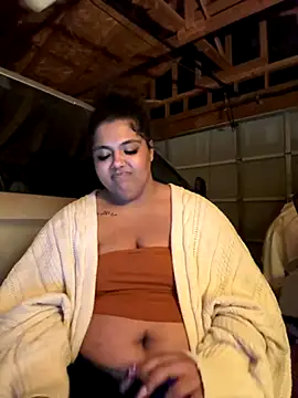 Snapshot of 1n0nlythroat chatting on October 28, 3:43 am 1n0nlythroat online show from October 28, 3:43 am