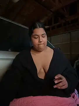 Snapshot of 1n0nlythroat chatting on December 13, 8:14 pm 1n0nlythroat online show from December 13, 8:14 pm