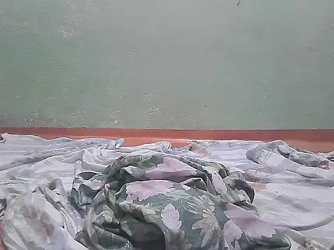 Snapshot of HotLadyPinay32 chatting on November 12, 9:21 am HotLadyPinay32 online show from November 12, 9:21 am