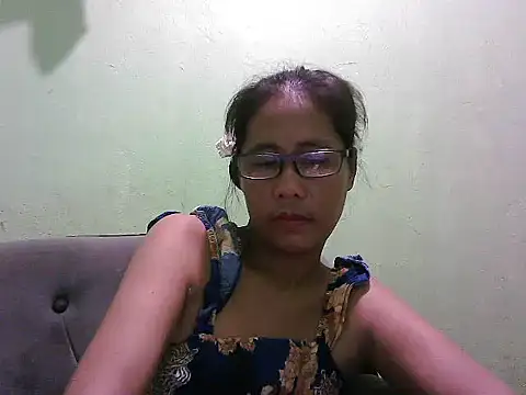 Snapshot of HotLadyPinay32 chatting on May 8, 7:57 am HotLadyPinay32 online show from May 8, 7:57 am
