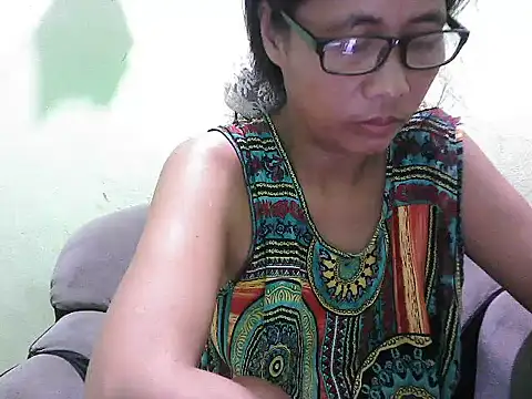 Snapshot of HotLadyPinay32 chatting on May 10, 8:47 pm HotLadyPinay32 online show from May 10, 8:47 pm