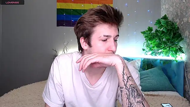 Snapshot of KiskaKurt chatting on September 28, 12:05 am KiskaKurt online show from September 28, 12:05 am