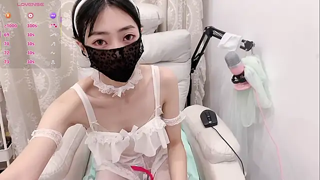 Snapshot of tuantuanle chatting on November 25, 12:49 pm tuantuanle online show from November 25, 12:49 pm