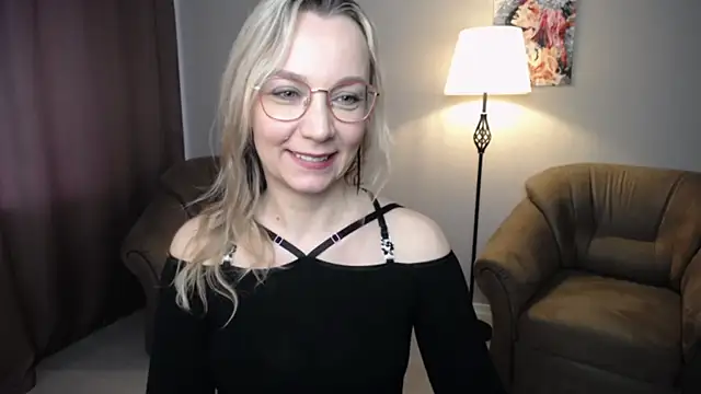 Snapshot of Ava_Elior chatting on May 13, 10:01 am Ava Elior online show from May 13, 10:01 am