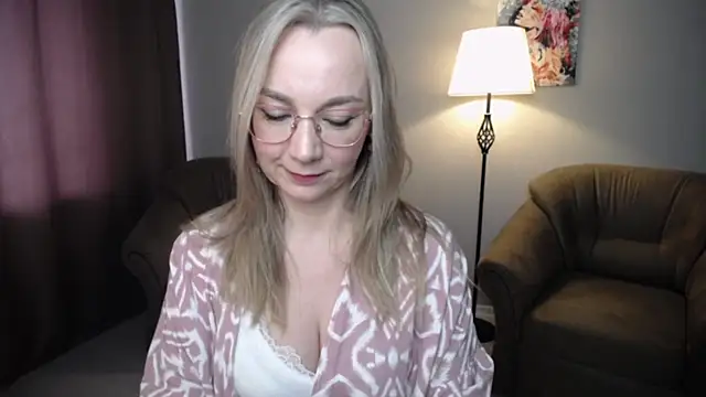 Snapshot of Ava_Elior chatting on May 16, 11:20 am Ava Elior online show from May 16, 11:20 am