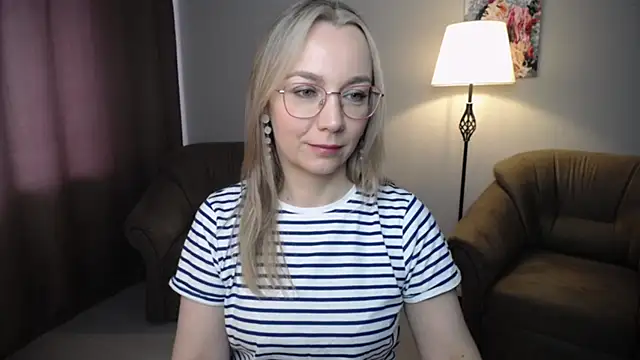 Snapshot of Ava_Elior chatting on May 17, 10:44 am Ava Elior online show from May 17, 10:44 am