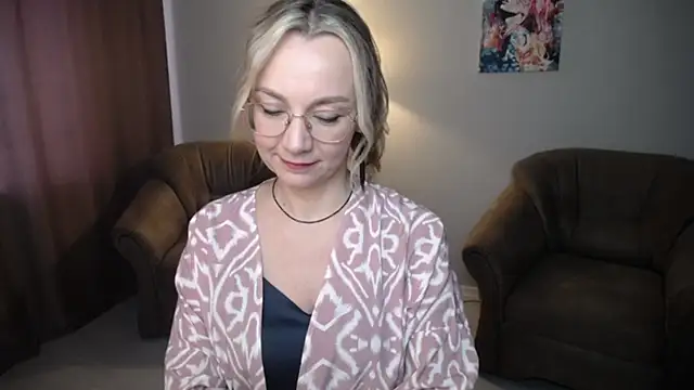 Snapshot of Ava_Elior chatting on June 3, 10:40 am Ava Elior online show from June 3, 10:40 am