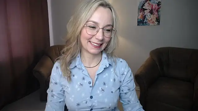 Snapshot of Ava_Elior chatting on June 6, 10:20 am Ava Elior online show from June 6, 10:20 am