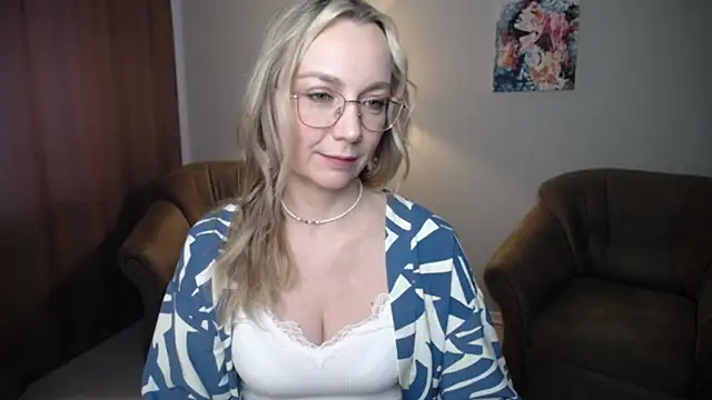 Snapshot of Ava_Elior chatting on June 7, 12:09 pm Ava Elior online show from June 7, 12:09 pm