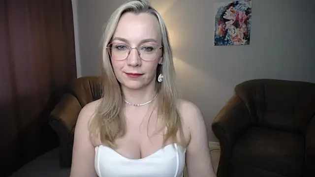 Snapshot of Ava_Elior chatting on June 10, 11:09 am Ava Elior online show from June 10, 11:09 am