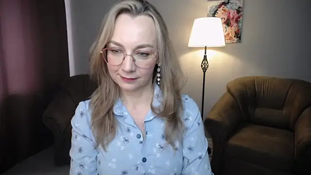 Snapshot of Ava_Elior chatting on June 14, 11:45 am Ava Elior online show from June 14, 11:45 am
