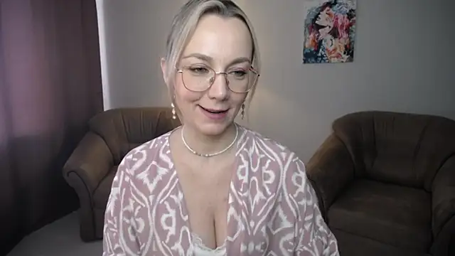 Snapshot of Ava_Elior chatting on June 15, 11:12 am Ava Elior online show from June 15, 11:12 am