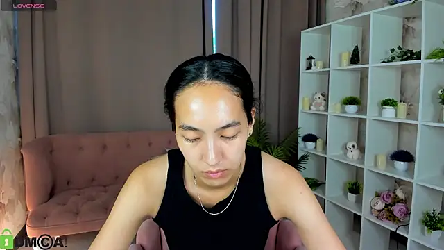 Snapshot of FlirtyAura chatting on August 2, 2:43 am FlirtyAura online show from August 2, 2:43 am