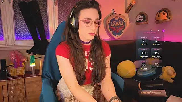 Snapshot of Zesty_Peach chatting on May 6, 12:30 am Zesty Peach online show from May 6, 12:30 am
