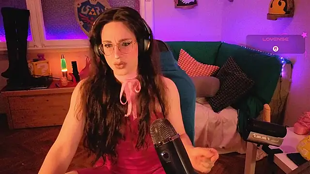 Snapshot of Zesty_Peach chatting on June 12, 3:38 am Zesty Peach online show from June 12, 3:38 am
