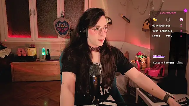 Snapshot of Zesty_Peach chatting on June 23, 4:27 pm Zesty Peach online show from June 23, 4:27 pm