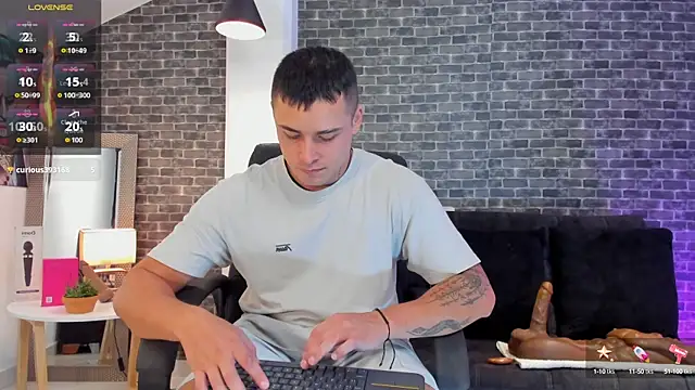 connorsmiith online show from September 15, 12:43 am