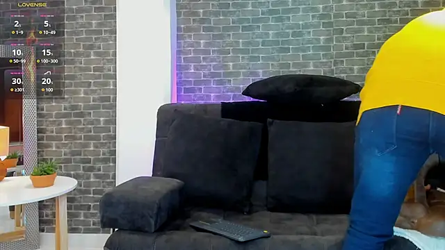 connorsmiith online show from September 25, 11:36 am