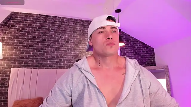 connorsmiith online show from February 5, 7:29 pm