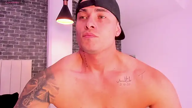 connorsmiith online show from March 17, 12:52 pm