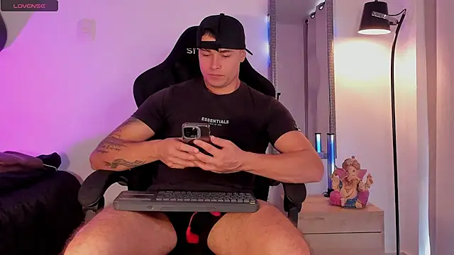 Snapshot of connorsmiith chatting on June 13, 12:36 pm connorsmiith online show from June 13, 12:36 pm