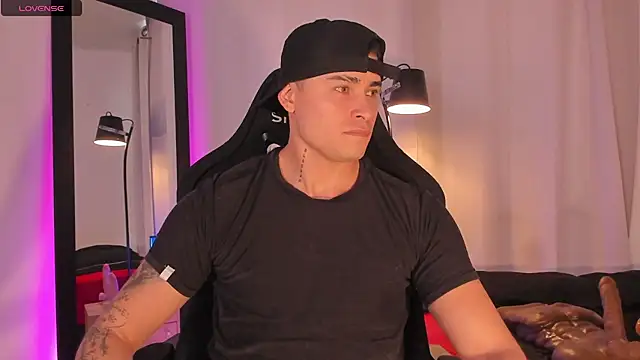 Snapshot of connorsmiith chatting on June 17, 1:01 pm connorsmiith online show from June 17, 1:01 pm