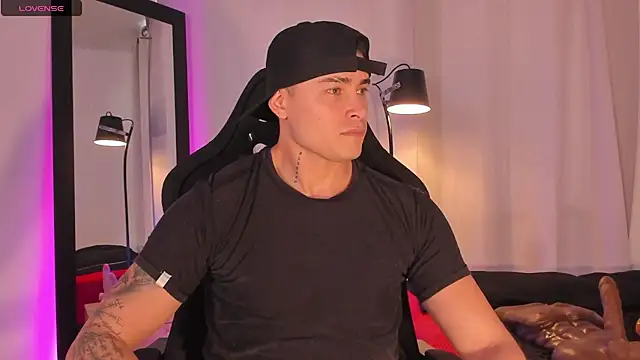 Snapshot of connorsmiith chatting on June 19, 1:48 pm connorsmiith online show from June 19, 1:48 pm