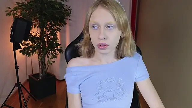 BarbieRichy online show from October 16, 6:36 am