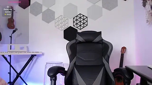Susanahendrix online show from July 8, 6:23 pm