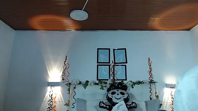 Megan 05  online show from November 5, 7:25 pm