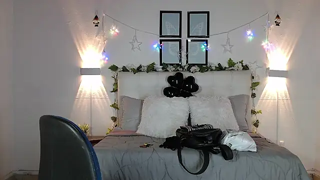 Megan 05  online show from January 11, 7:41 pm