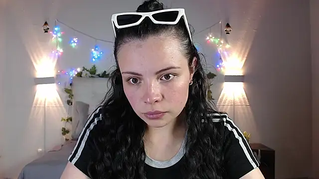 Snapshot of Megan_05_ chatting on May 5, 7:11 pm Megan 05 online show from May 5, 7:11 pm