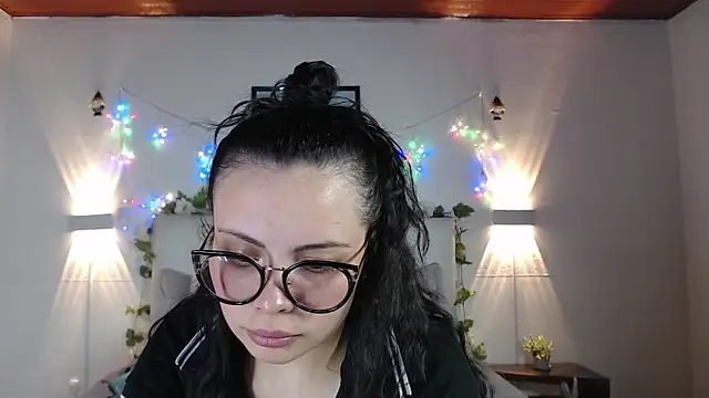 Snapshot of Megan_05_ chatting on May 6, 6:57 pm Megan 05 online show from May 6, 6:57 pm