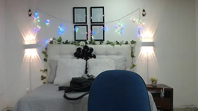 Snapshot of Megan_05_ chatting on May 11, 7:22 pm Megan 05 online show from May 11, 7:22 pm