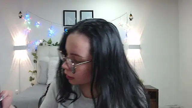 Snapshot of Megan_05_ chatting on May 19, 7:31 pm Megan 05 online show from May 19, 7:31 pm