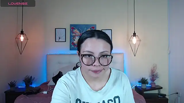 Snapshot of Megan_05_ chatting on June 9, 7:03 pm Megan 05 online show from June 9, 7:03 pm