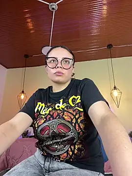 Snapshot of Megan_05_ chatting on June 12, 7:35 pm Megan 05 online show from June 12, 7:35 pm